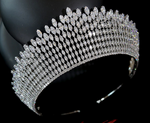 Load image into Gallery viewer, The Valentine CZ Tiara
